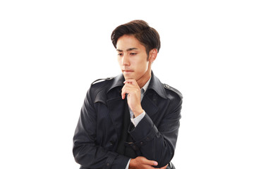 真剣な表情のビジネスマン