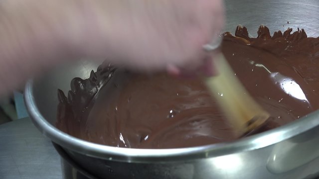 Preparation of a Yule log, pear and praline