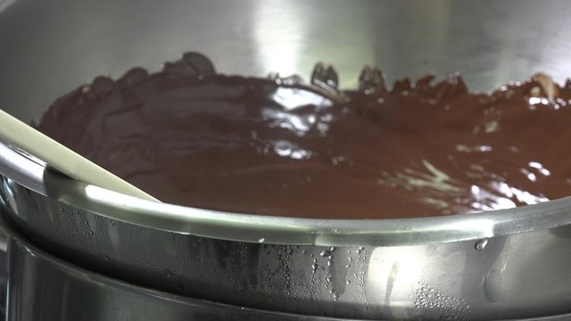 Preparation of a Yule log, pear and praline
