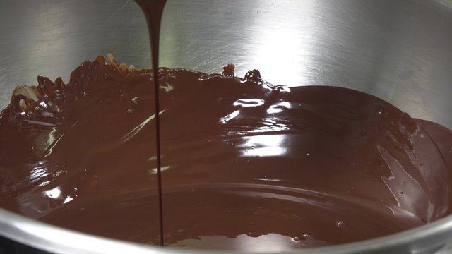 Preparation of a Yule log, pear and praline
