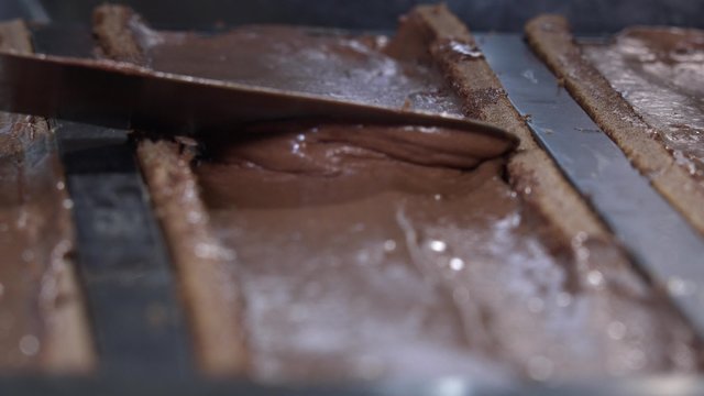 Preparation of a Yule log, pear and praline