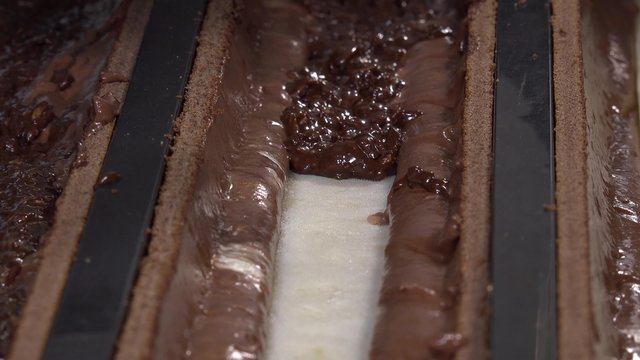 Preparation of a Yule log, pear and praline