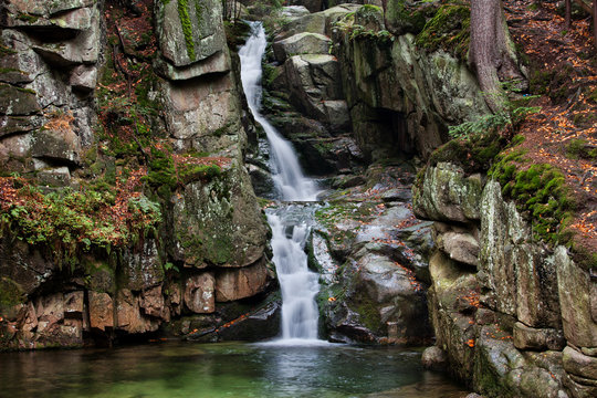 Fototapeta Podgorna Waterfall in Przesieka