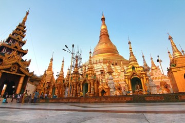 Fototapeta na wymiar The Shwedagon Pagoda also known as the Great Dagon Pagoda and the Golden Pagoda, is a gilded stupa located in Yangon, Myanmar