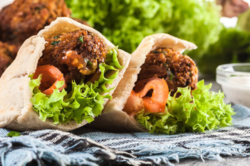 Pita bread with falafel and fresh vegetables