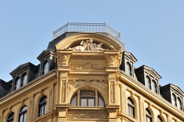ein altes haus in frankfurt am main