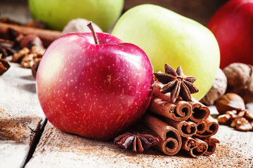Fresh red and green apples, cinnamon sticks, ground cinnamon, an