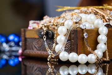 jewelry, pearl jewelry box - Powered by Adobe