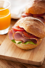 roll bread and ham sandwich for meal