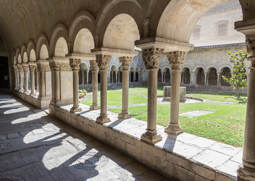 Girona Cathedral cloister archway