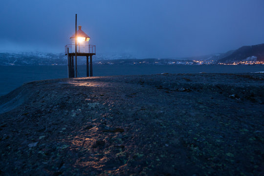 Leuchtturm in Norwegen am Abend