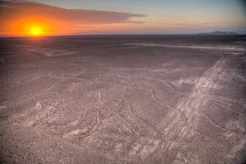 Wandaufkleber Nazca-Linien im wunderschönen Sonnenuntergang. © Aliaksei