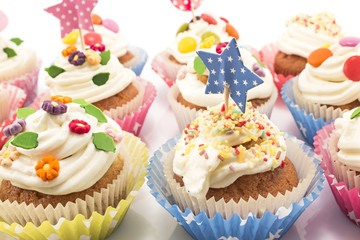 Fototapeta na wymiar Cupcakes delicious and colorful decorated