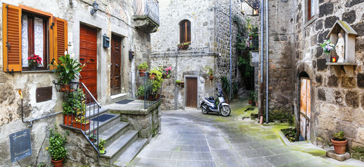 charming streets of old italian villages, Vitorchiano © Freesurf