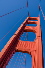 Obraz premium Close-up of the south tower of the Golden Gate Bridge in San Francisco