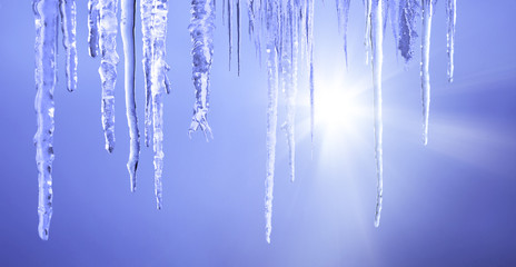 Eiszapfen beim Tauen