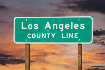 Fototapeta premium Los Angeles County Sign with Sunset Sky