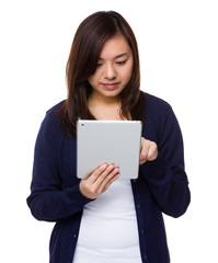 Naklejka premium Woman use of the tablet pc