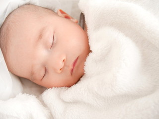 赤ちゃん乳児　寝顔