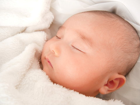 赤ちゃん乳児　寝顔