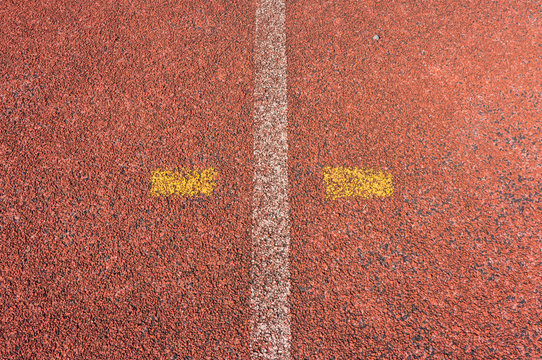run race track and white line