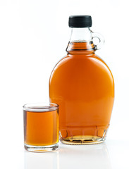 maple syrup in glass bottle on white background - obrazy, fototapety, plakaty