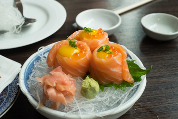 Salmon sushi roll
