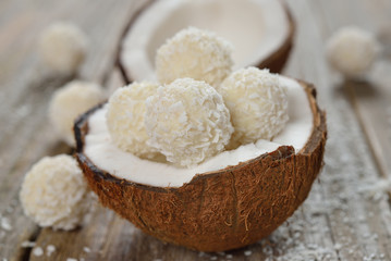 Fototapeta na wymiar Coconut and coconut candies