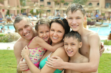 Obraz premium Family having fun near pool