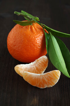 clementine mit blatt