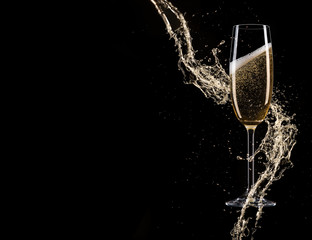 Glasses of champagne with splash © Lukas Gojda