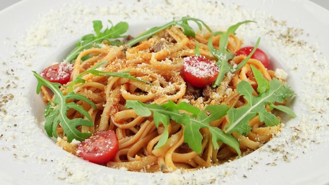 Spaghetti Bolognese with cherry tomatoes (loop)
