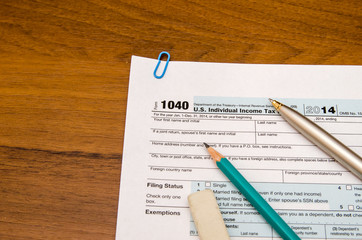 Filling US individual tax return form 1040 in table