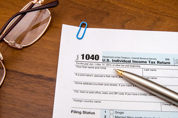 Filling US individual tax return form 1040 in table