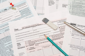 Fototapeta premium 1040 forms with pen