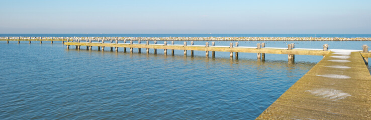 Obraz premium Jetty covered in snow in winter