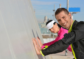Fototapeta na wymiar couple practicing running in the city