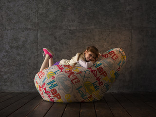 Naklejka premium Girl on Beanbag