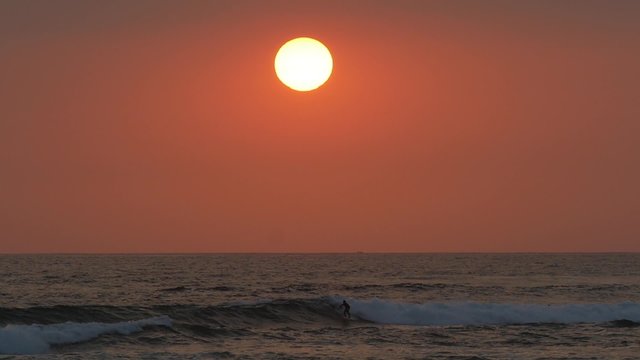 Surfing during sunset at 96FPS.
RAW FOOTAGE