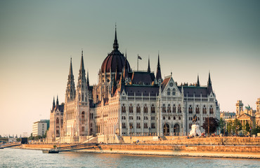 Naklejka premium view on Hungarian Parliament from river