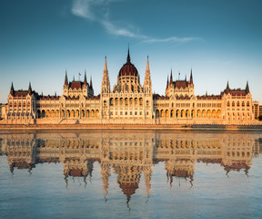Fototapeta premium view on Hungarian Parliament from river