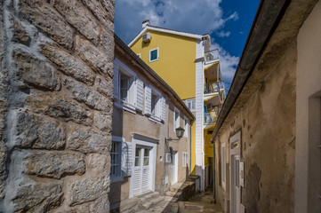Fototapeta na wymiar Narrow streets of Herceg Novi old town