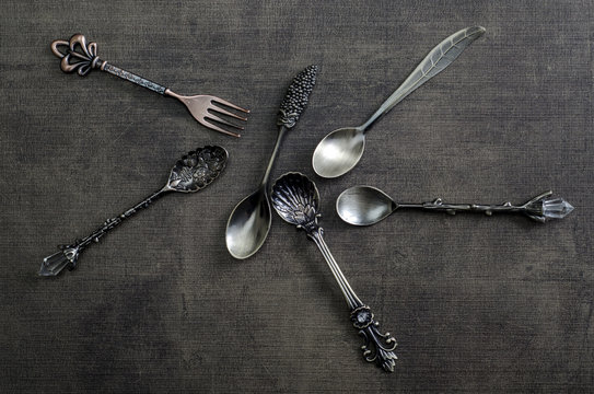 Old  spoons  on  wooden background