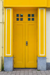 古い黄色のドア　Old yellow door