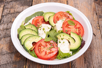 avocado,tomato and mozzarella salad