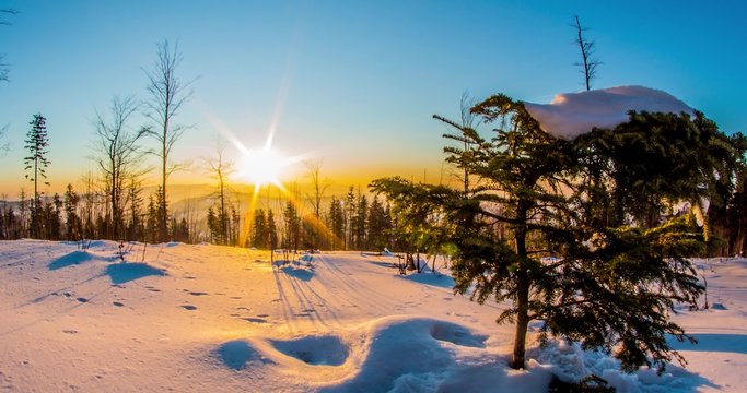 Motion controlled time-lapse of a sunset in Szczyrk, Polish mountains.