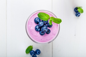 Heidelbeer Joghurt mit Minze