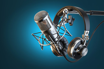 Obraz premium Słuchawki na stojaku mikrofonowym, profesjonalne studio