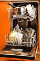 Clean dishes dishwashing machine