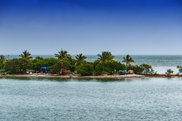 Caribbean island along famous Seven Mile Bridge to Key West. Tropical Paradise in turquoise sea water with sandy beach, perfect for holiday trips and bbq with camping - 97593547